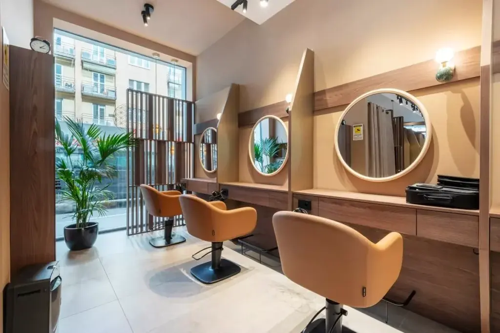 Taglio capelli al salone Miradea